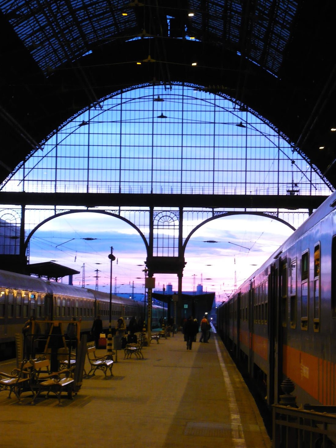 sun sets in Budapest's train station